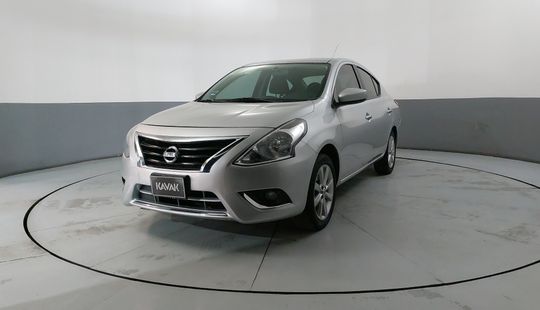 Nissan • Versa