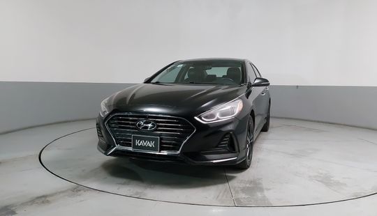 Hyundai • Sonata