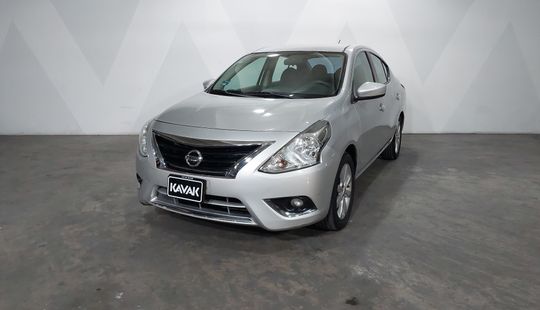 Nissan • Versa