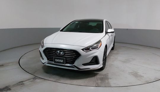 Hyundai • Sonata