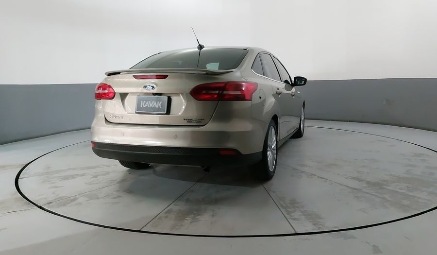 Ford Focus 2.0 TITANIUM PLUS AT Sedan 2015