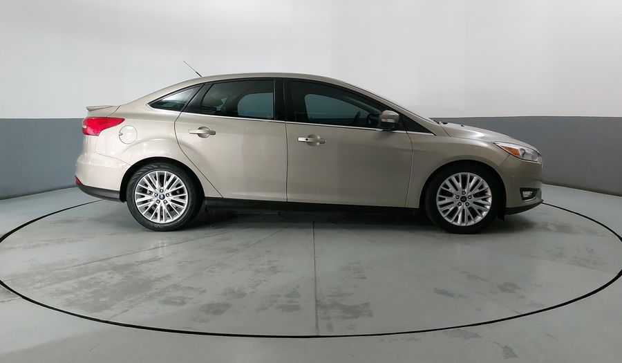 Ford Focus 2.0 TITANIUM PLUS AT Sedan 2015