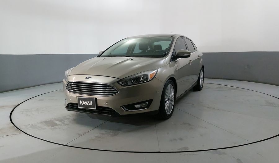 Ford Focus 2.0 TITANIUM PLUS AT Sedan 2015