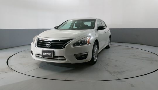 Nissan • Altima