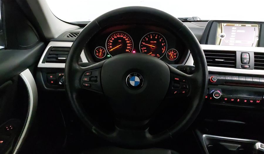 Bmw Serie 3 2.0 320IA Sedan 2014