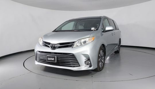 Toyota • Sienna