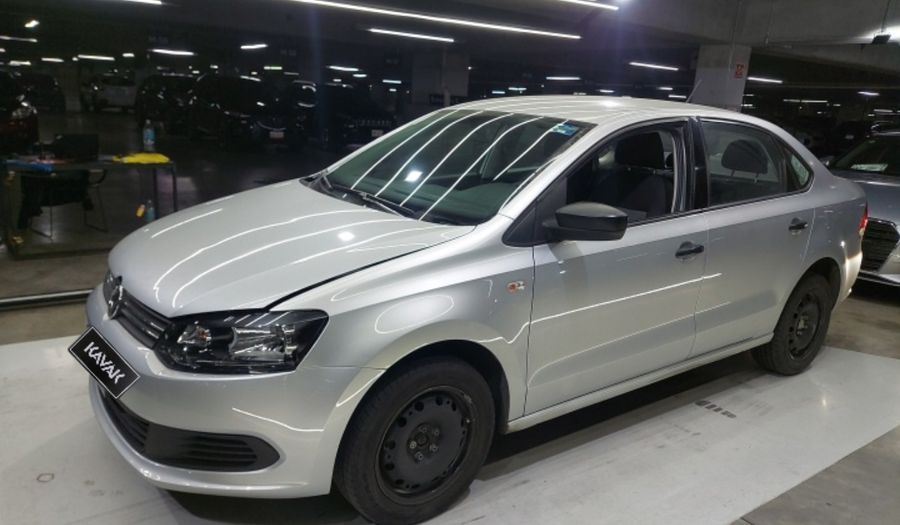 Volkswagen Vento 1.6 STARTLINE MT Sedan 2015