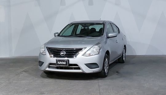 Nissan • Versa