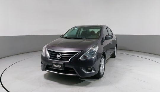 Nissan • Versa