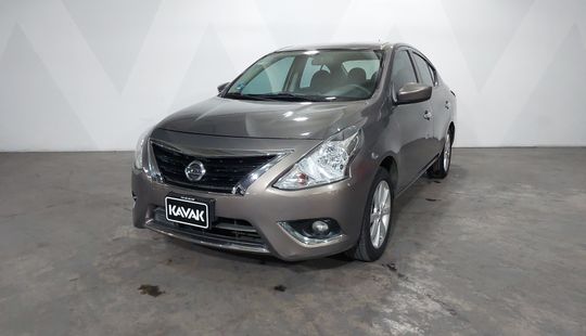 Nissan • Versa