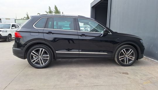 Volkswagen • Tiguan