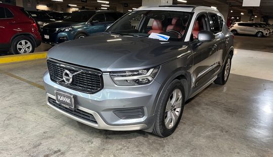 Volvo • XC40