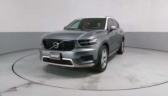 Volvo • XC40