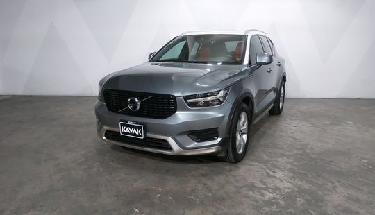 Volvo • XC40