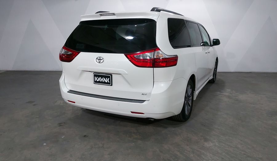 Toyota Sienna 3.5 XLE PIEL AUTO Minivan 2020