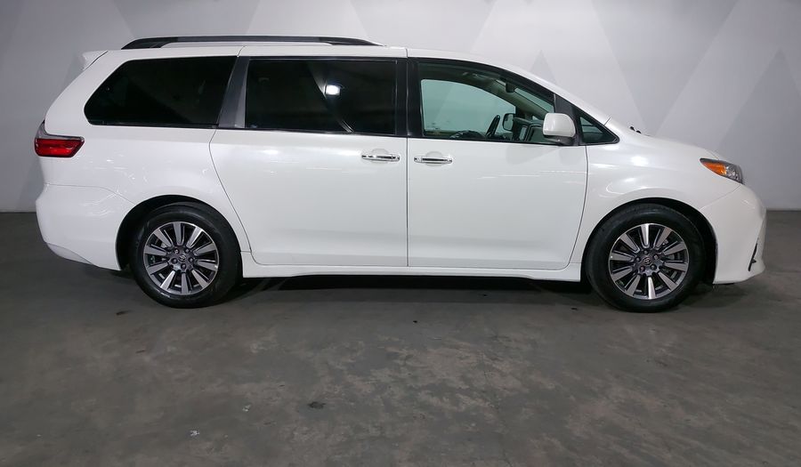 Toyota Sienna 3.5 XLE PIEL AUTO Minivan 2020