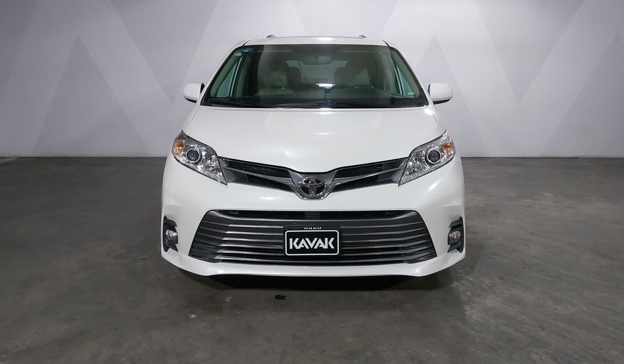 Toyota Sienna 3.5 XLE PIEL AUTO Minivan 2020