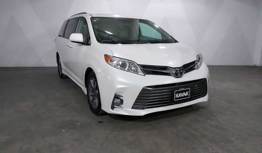 Toyota Sienna 3.5 XLE PIEL AUTO Minivan 2020