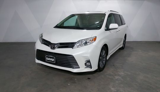 Toyota • Sienna