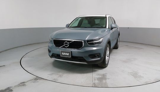 Volvo • XC40