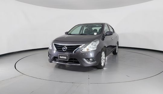 Nissan • Versa