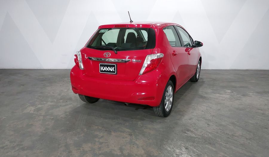 Toyota Yaris 1.5 PREMIUM AT 5PTAS Hatchback 2013