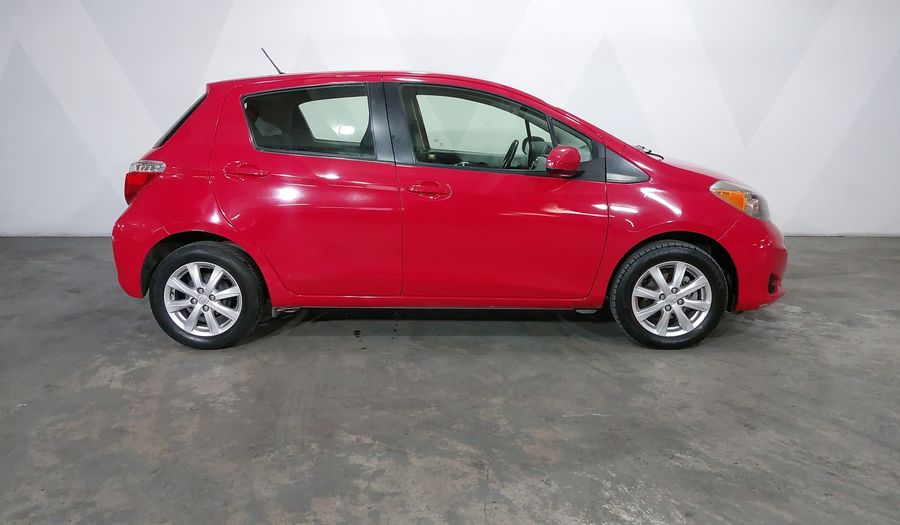 Toyota Yaris 1.5 PREMIUM AT 5PTAS Hatchback 2013