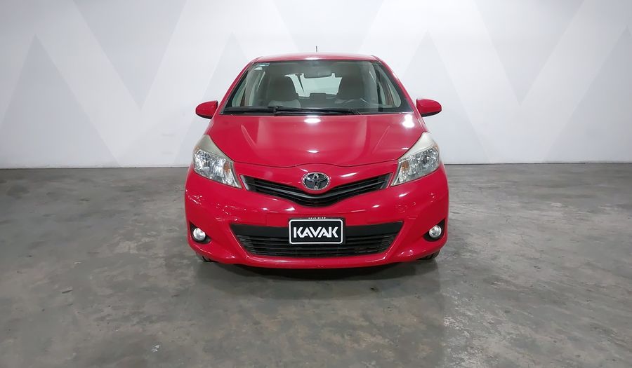 Toyota Yaris 1.5 PREMIUM AT 5PTAS Hatchback 2013