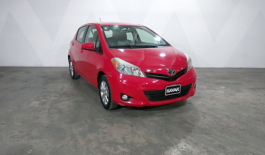 Toyota Yaris 1.5 PREMIUM AT 5PTAS Hatchback 2013