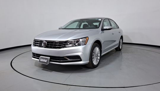 Volkswagen • Passat