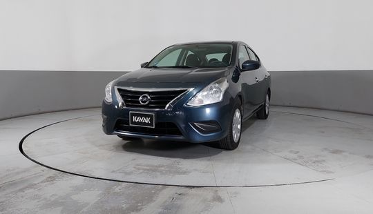 Nissan • Versa