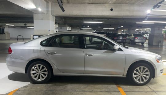 Volkswagen • Passat