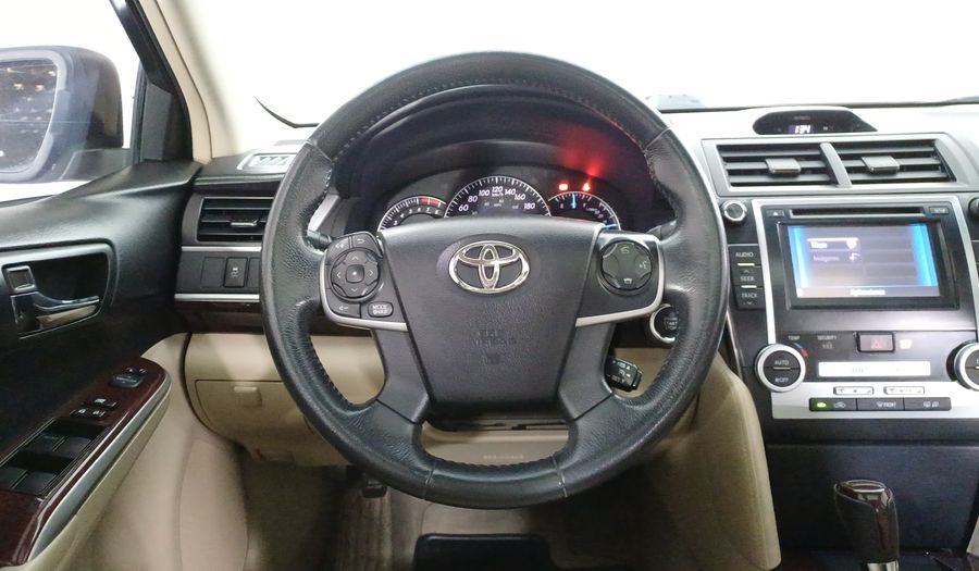 Toyota Camry 2.5 XLE L4 6AT Sedan 2014