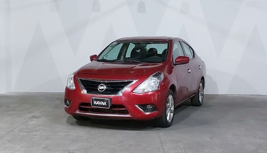 Nissan • Versa