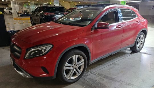 Mercedes Benz • Clase GLA