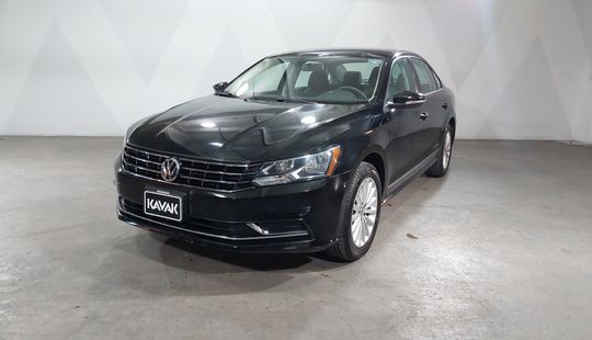 Volkswagen • Passat