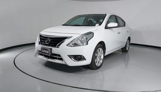 Nissan • Versa