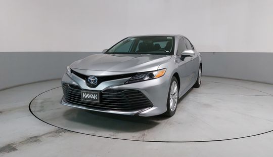 Toyota • Camry