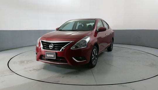 Nissan • Versa