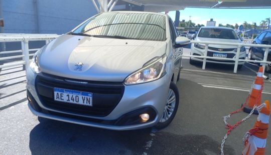 Peugeot • 208