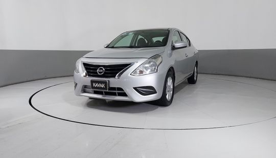 Nissan • Versa