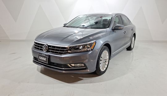 Volkswagen • Passat