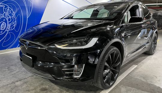 Tesla • Model X