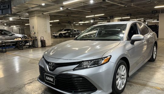 Toyota • Camry