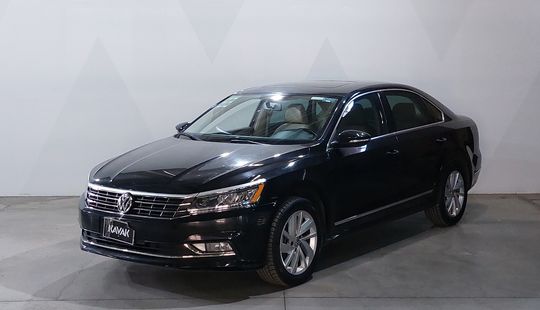 Volkswagen • Passat