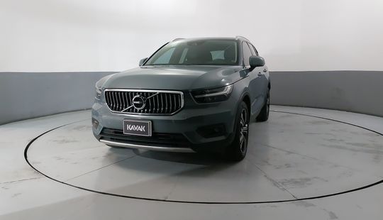 Volvo • XC40