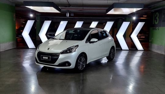 Peugeot • 208