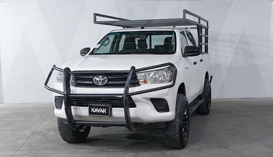 Toyota • Hilux