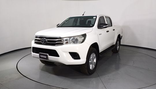 Toyota • Hilux