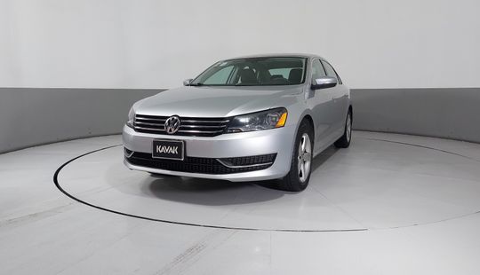 Volkswagen • Passat